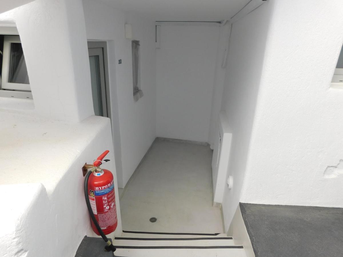 Calm Center Rooms Φηρά Εξωτερικό φωτογραφία